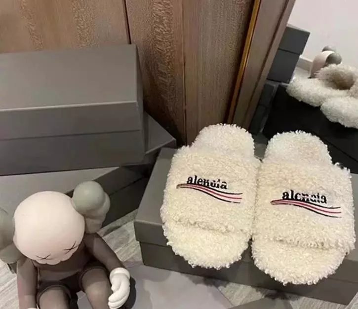 *alenciaga - Furry Faux Fur Slide Sandals